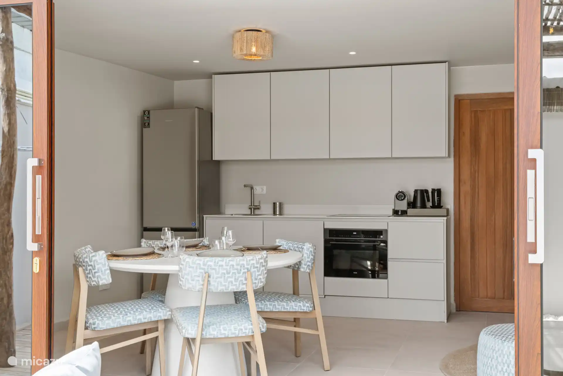 Cocina abierta con comedor