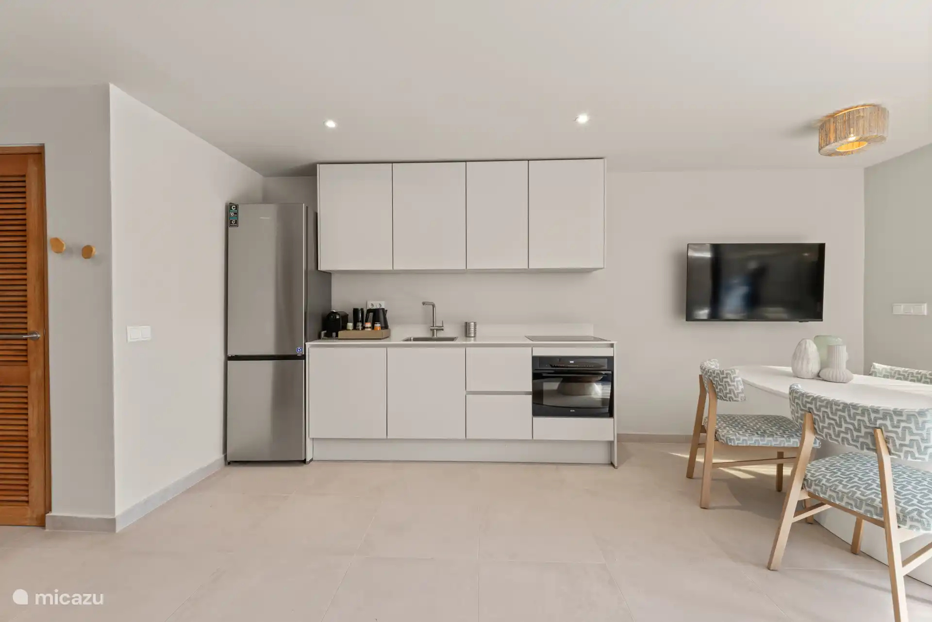 Cocina abierta con comedor