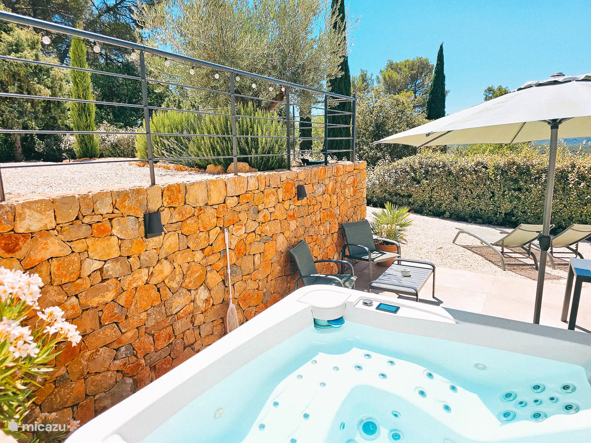 gîte / cottage, Entrecasteaux, Var, France - Gîte avec jacuzzi privatif