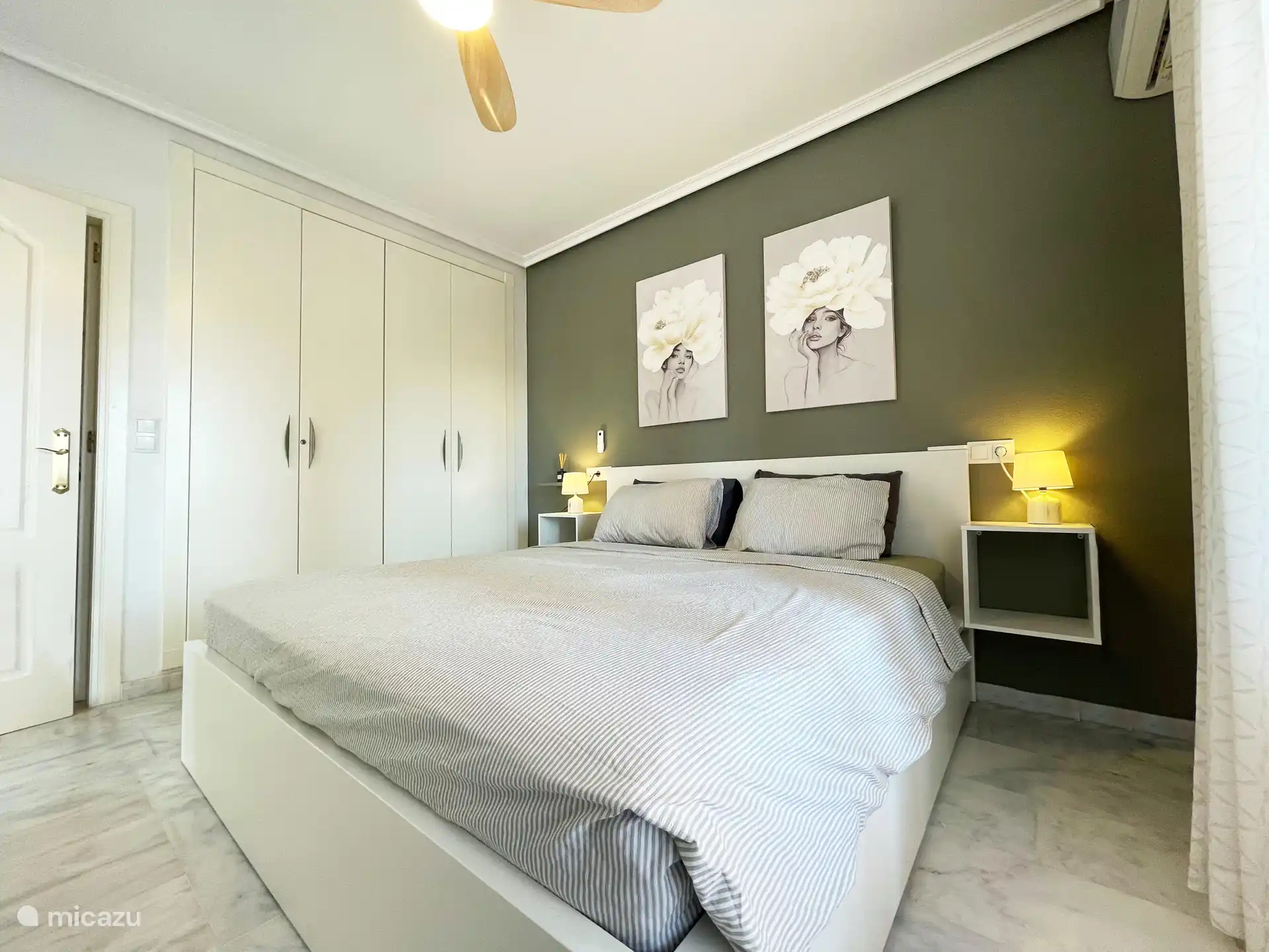 Master bedroom met ensuite badkamer
Bed 1,80 meter breed