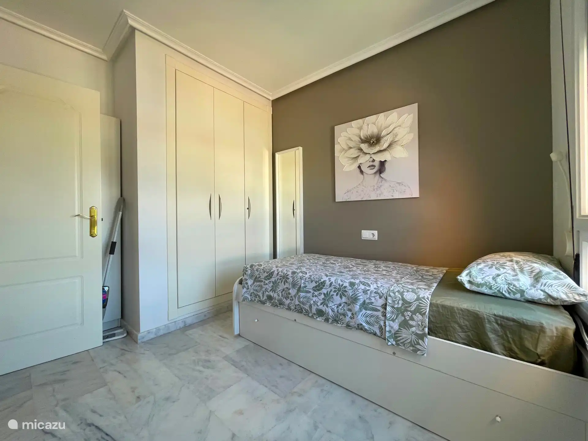 Slaapkamer 2 met uitschuifbed