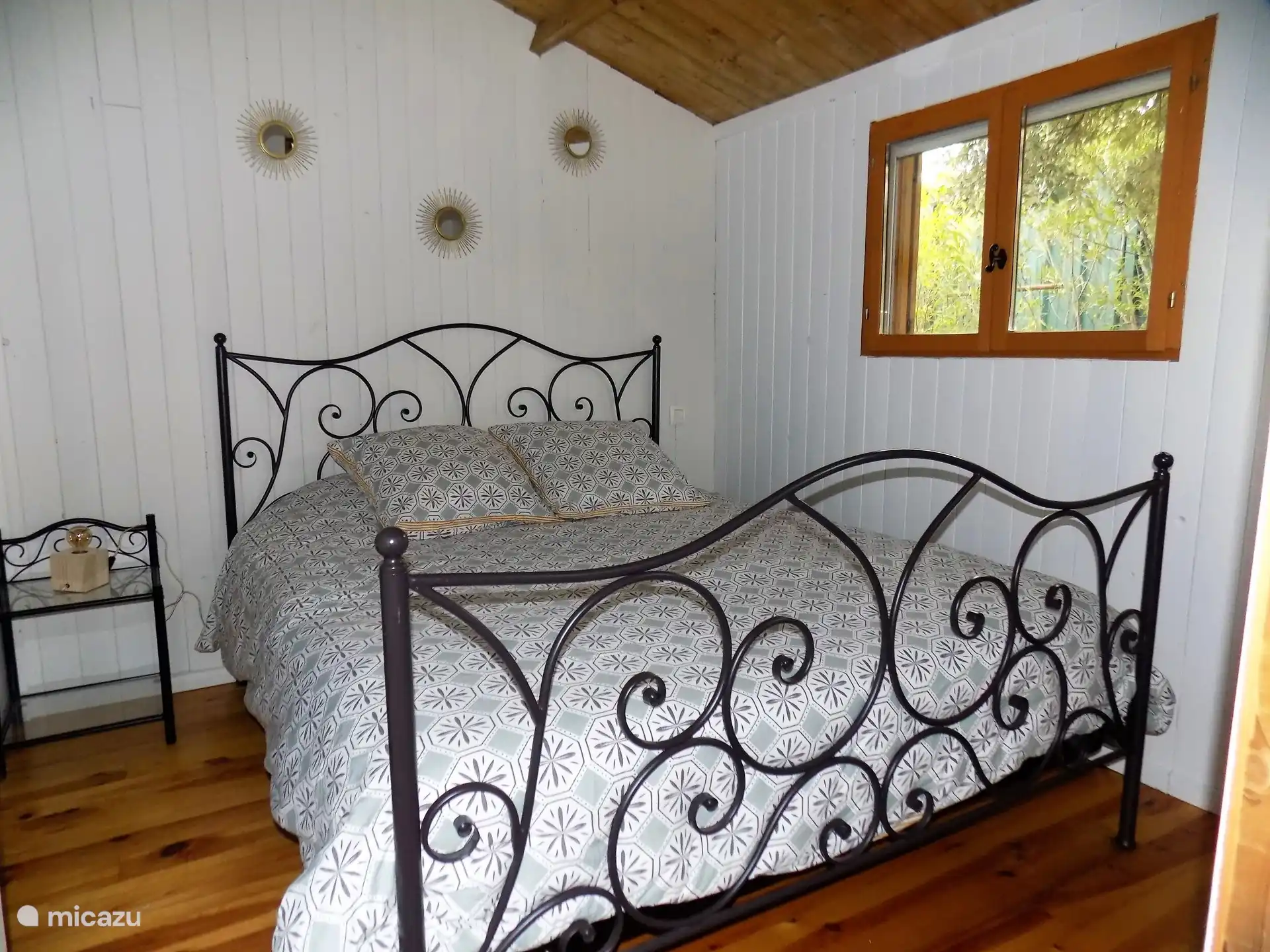 Schlafzimmer mit Dusche und WC 