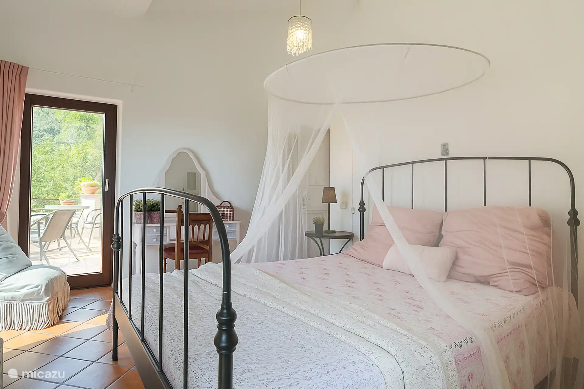 Schlafzimmer „Rose“ mit Terrassenzugang