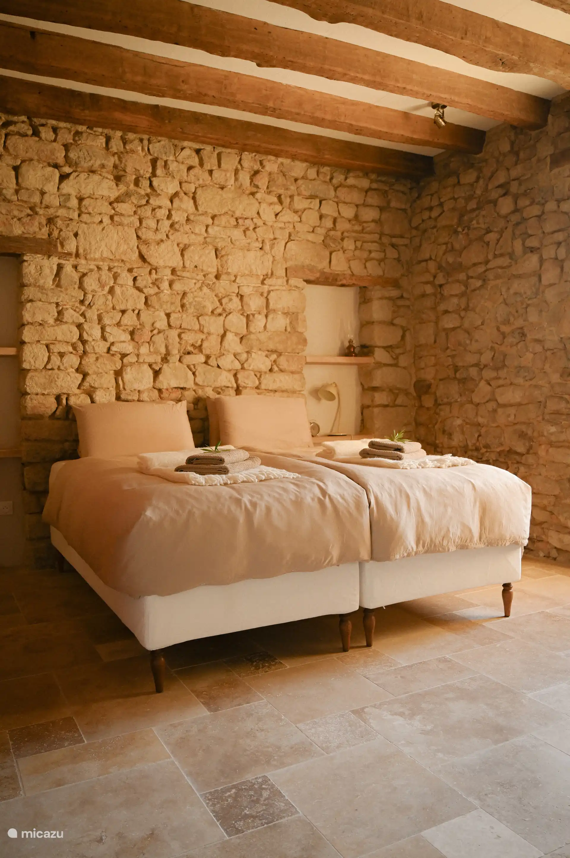 Schlafzimmer 1