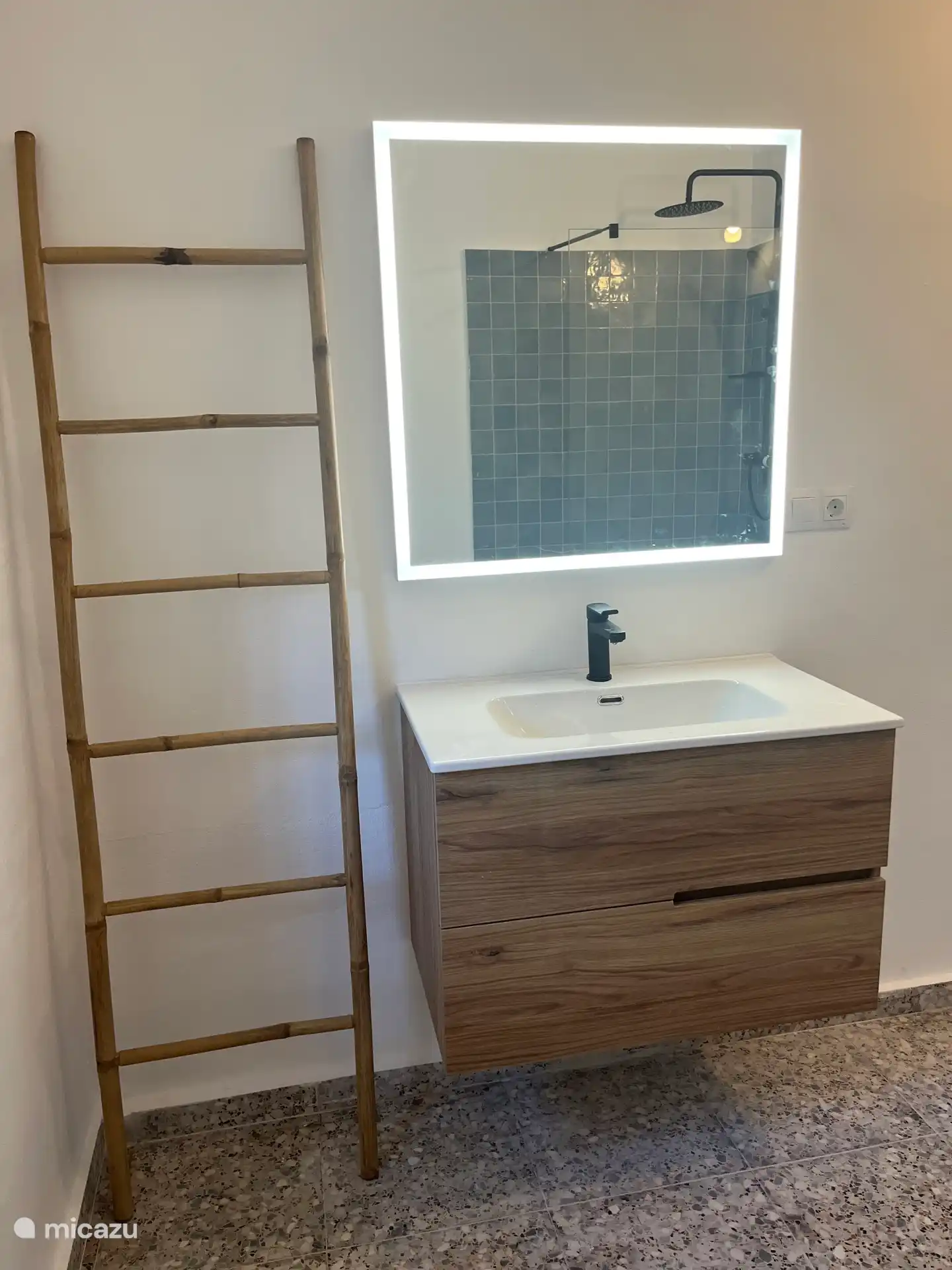 Dieses Badezimmer ist im Zimmer inbegriffen und kann separat gebucht werden.