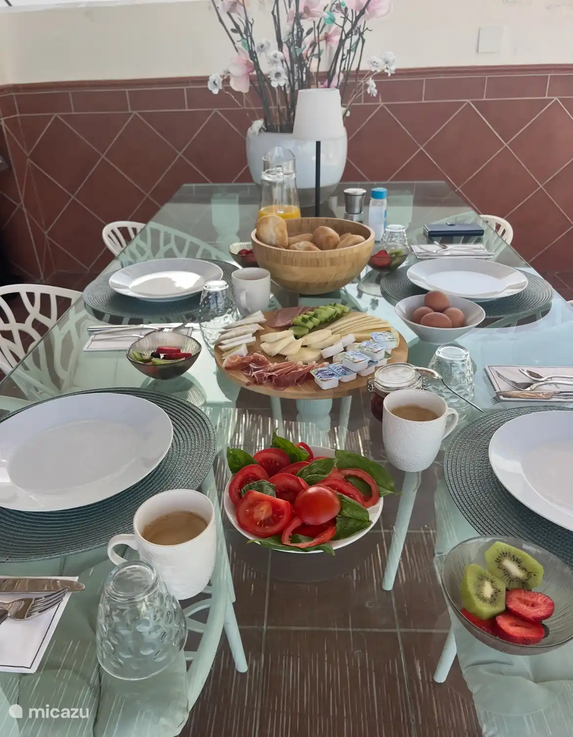 Frühstück bei aufgehender Sonne.