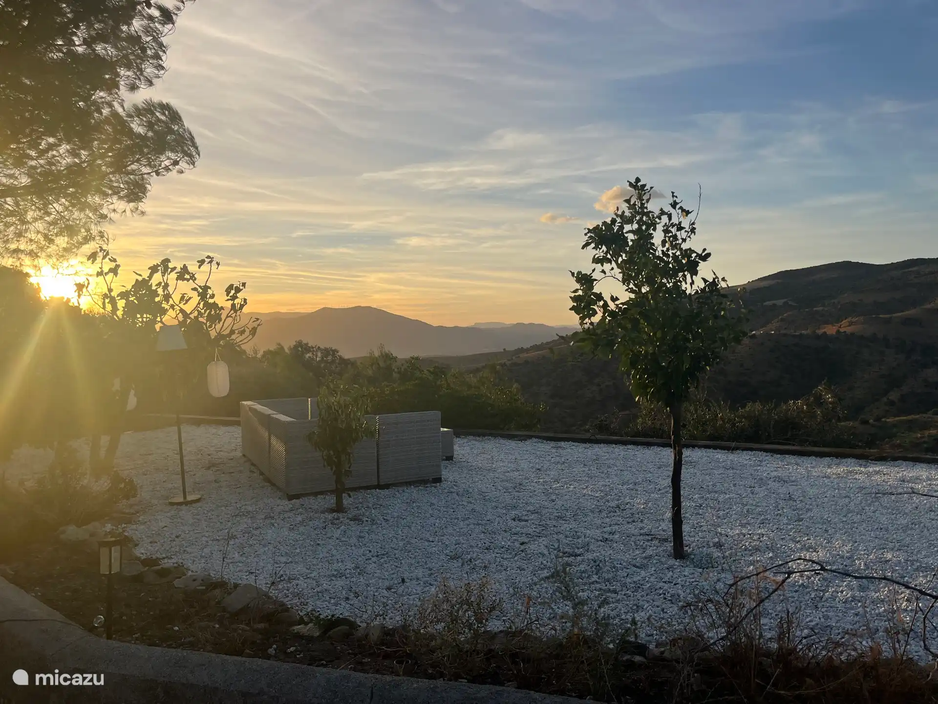 Hier können Sie die schönsten Sonnenuntergänge genießen. Mit der schönsten Aussicht, die man bekommen kann. Hoch hinaus.  Daher ist diese Plattform nicht für kleine Kinder geeignet 