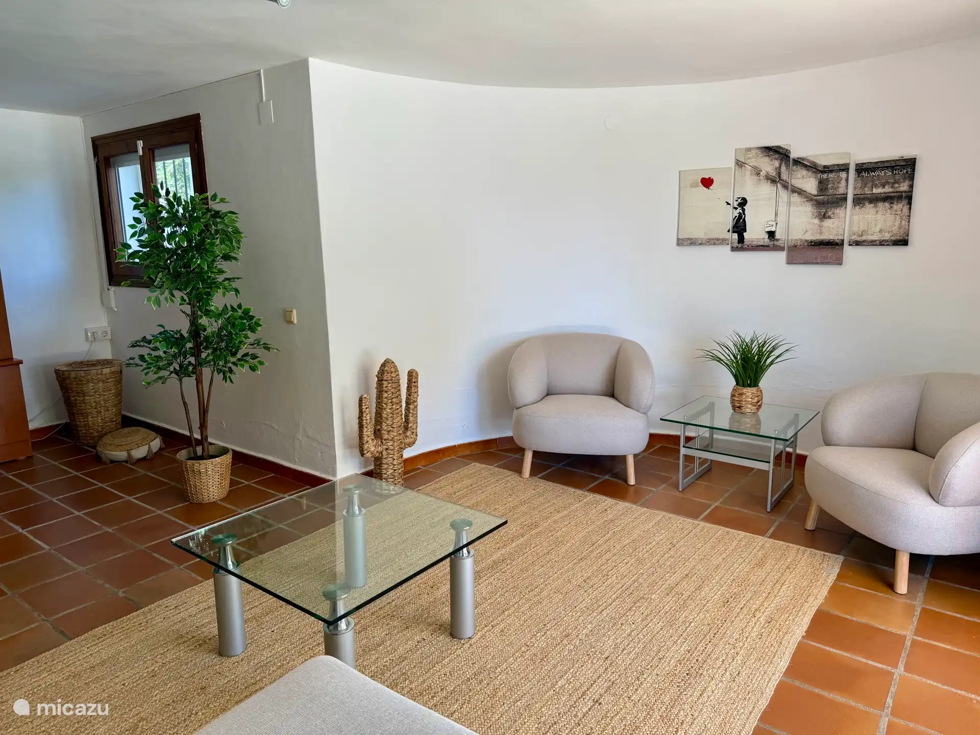 Schöne Sitzgelegenheiten im Wohnzimmer im Erdgeschoss