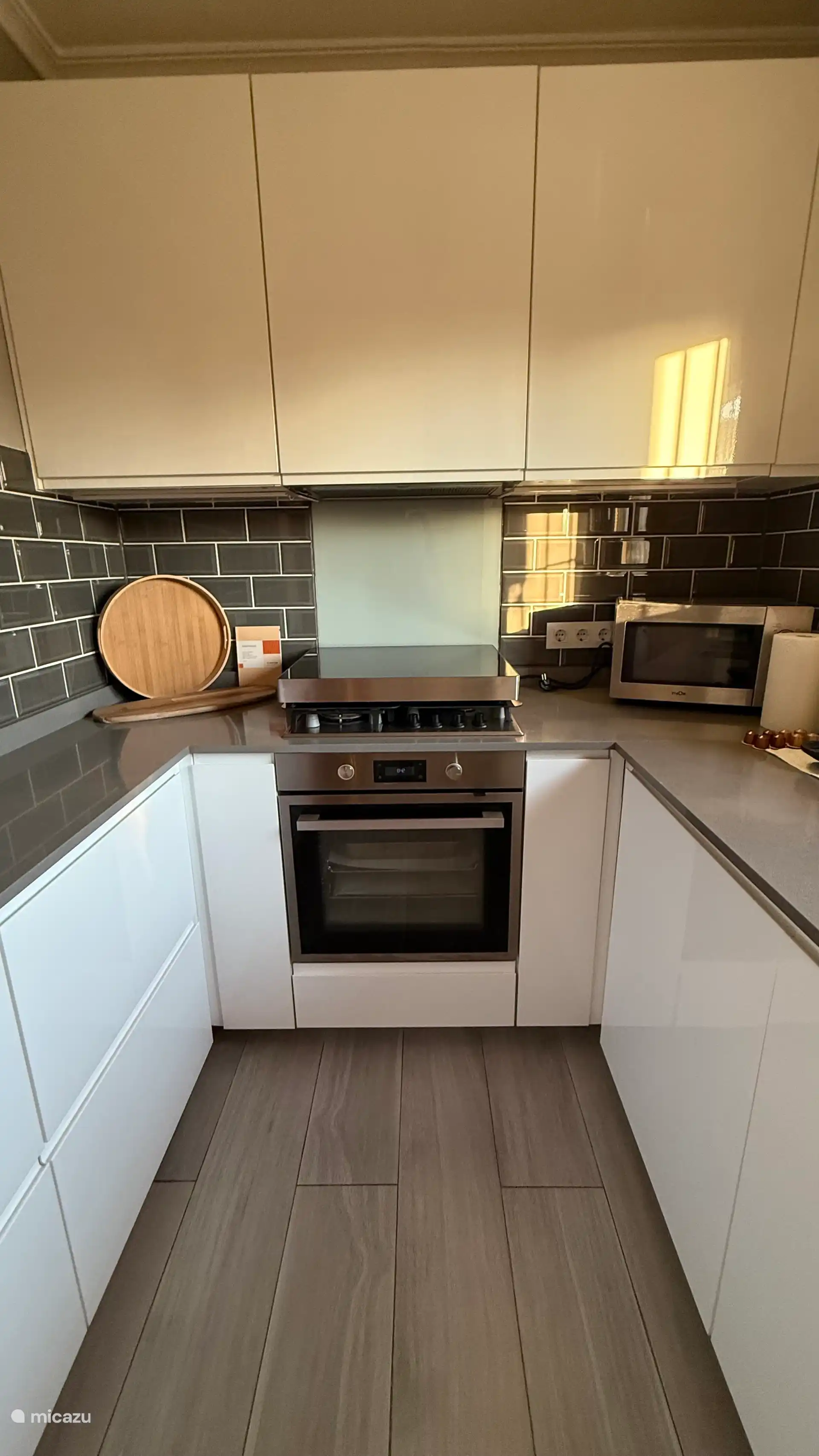 Voll ausgestattete Küche