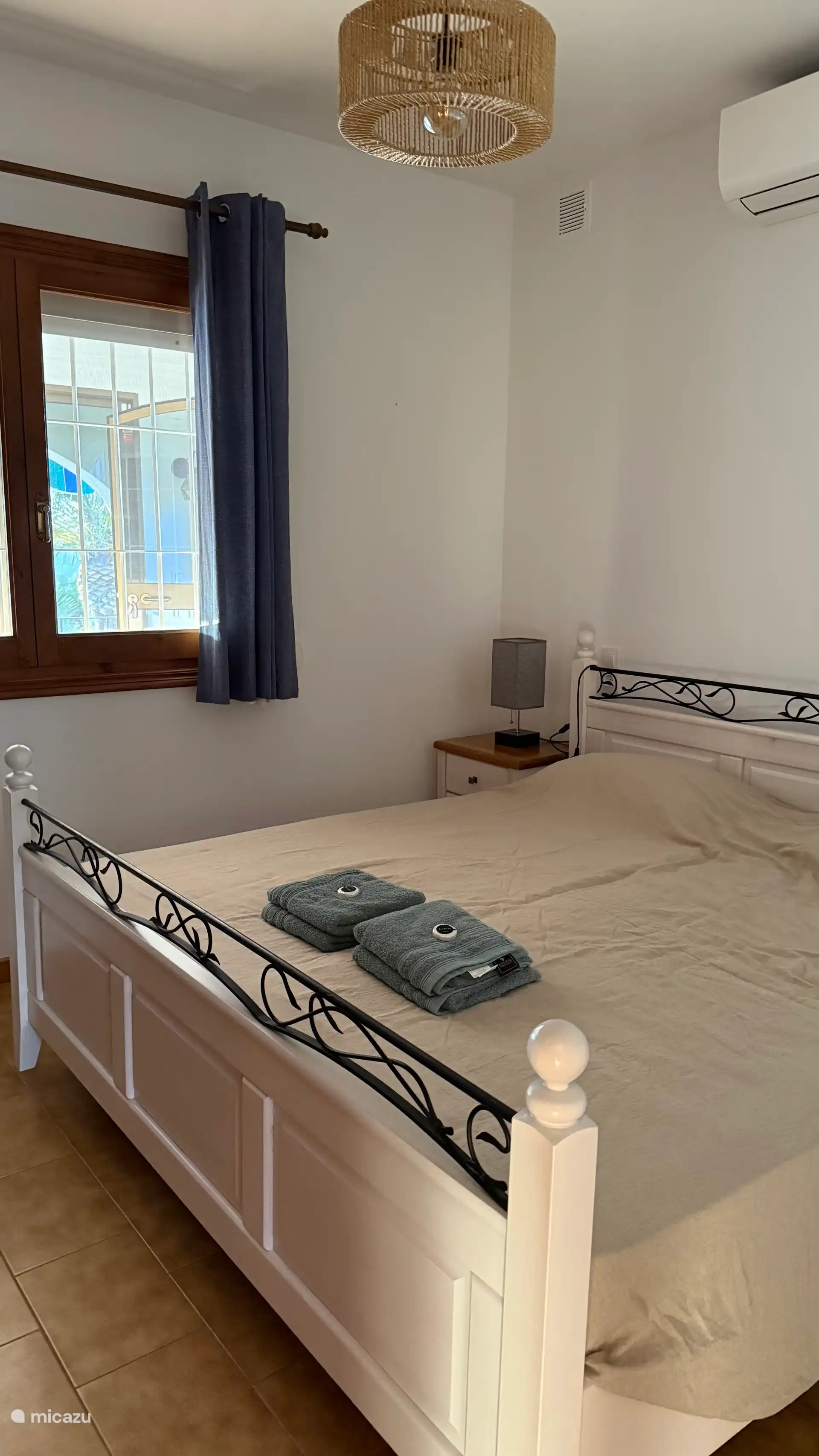 Schlafzimmer 1 im Obergeschoss, mit brandneuer Klimaanlage