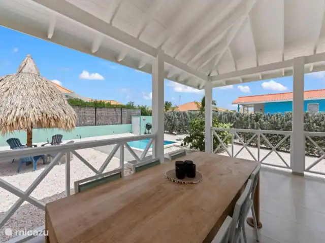 Villa Che Vita en Curazao, Bandabou (oeste), Fontein - casa vacacional Hay una agradable brisa en el amplio porche.