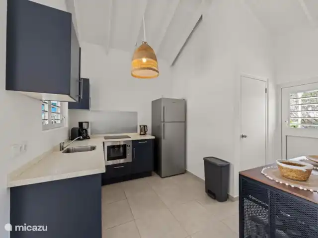 Villa Che Vita en Curazao, Bandabou (oeste), Fontein - casa vacacional La cocina está equipada con lavavajillas y horno combinado. Además, una nevera con amplio congelador.