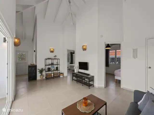 Villa Che Vita en Curazao, Bandabou (oeste), Fontein - casa vacacional En la sala de estar puedes ver la televisión si quieres.