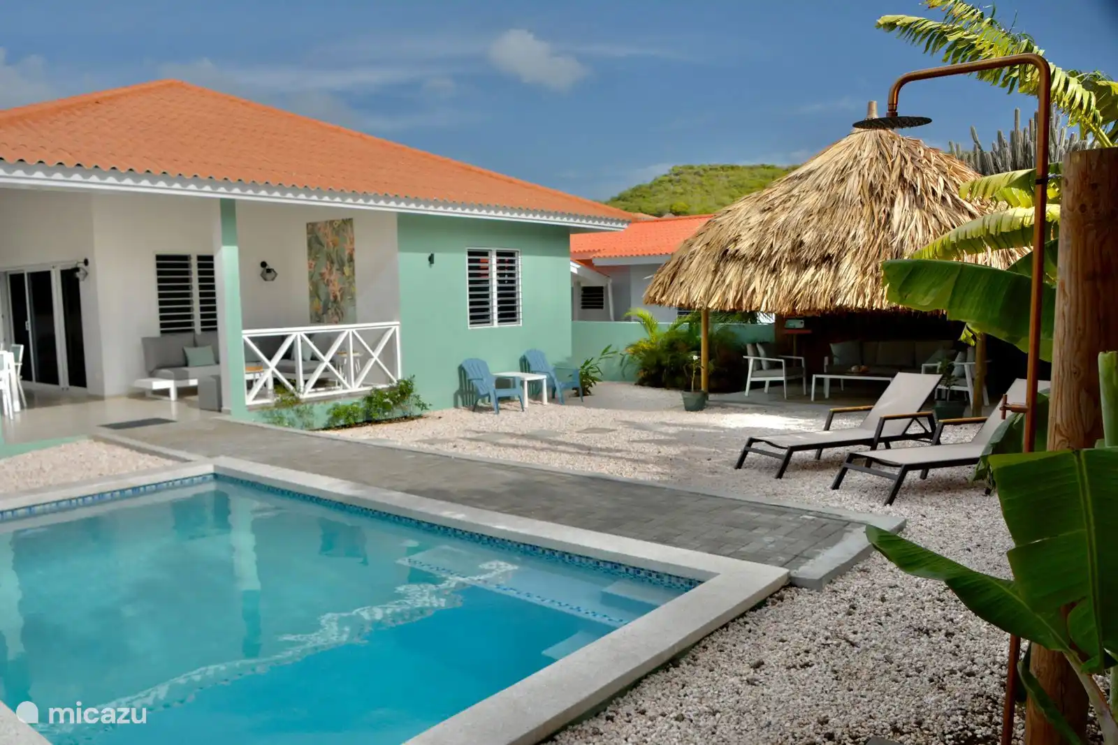 Der Garten ist vollständig ausgestattet.