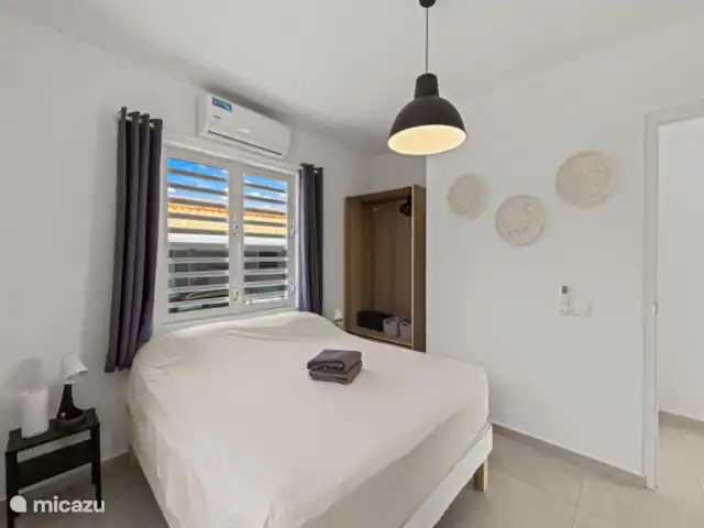 Villa Che Vita en Curazao, Bandabou (oeste), Fontein - casa vacacional Dormitorio 1 con baño contiguo.