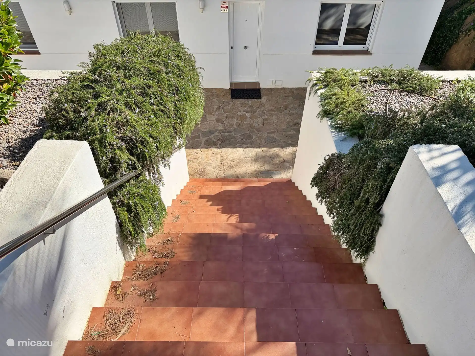 Escalier menant à l’entrée