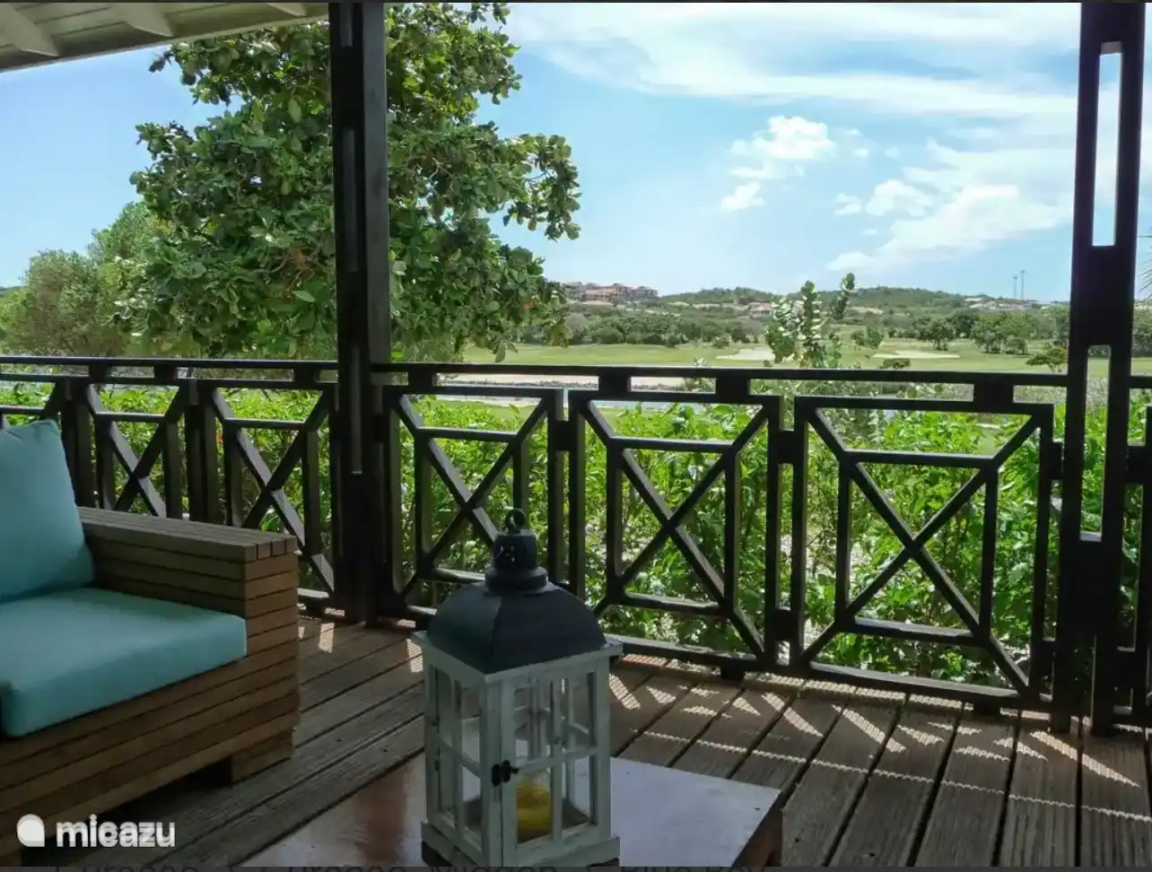 La véranda donnant sur le golf