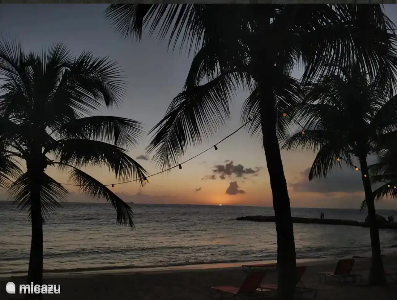 Plage au coucher du soleil