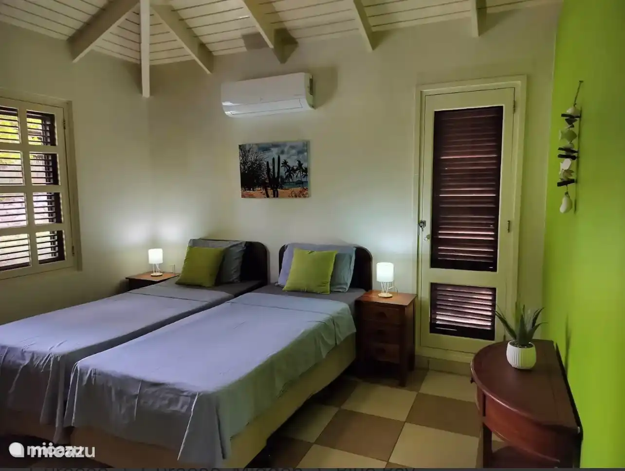 Chambre 2 
2 lits simples 210x90 cm