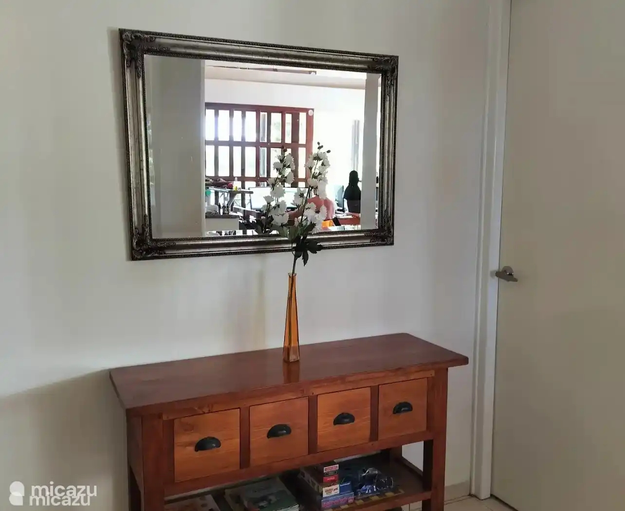 Il y a aussi un certain nombre de livres et de jeux disponibles 