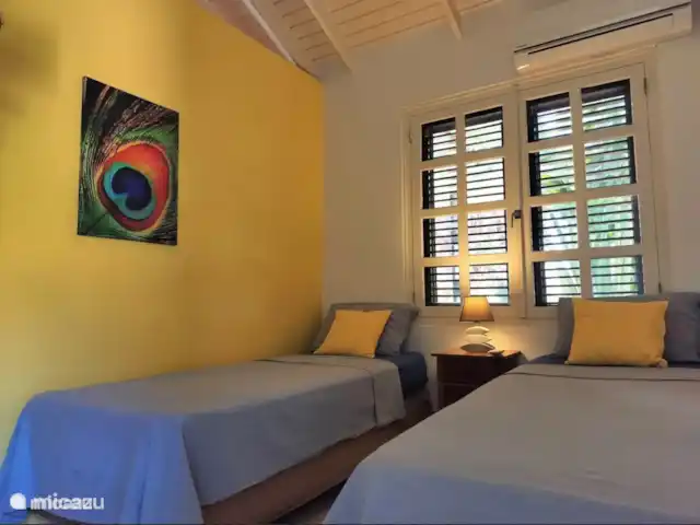 villa huren in Curaçao, Curacao-Midden, Blue Bay – Blue Bay Beach Villa@Pool Slaapkamer 3
2 eenpersoons bedden 200x80 cm en airco