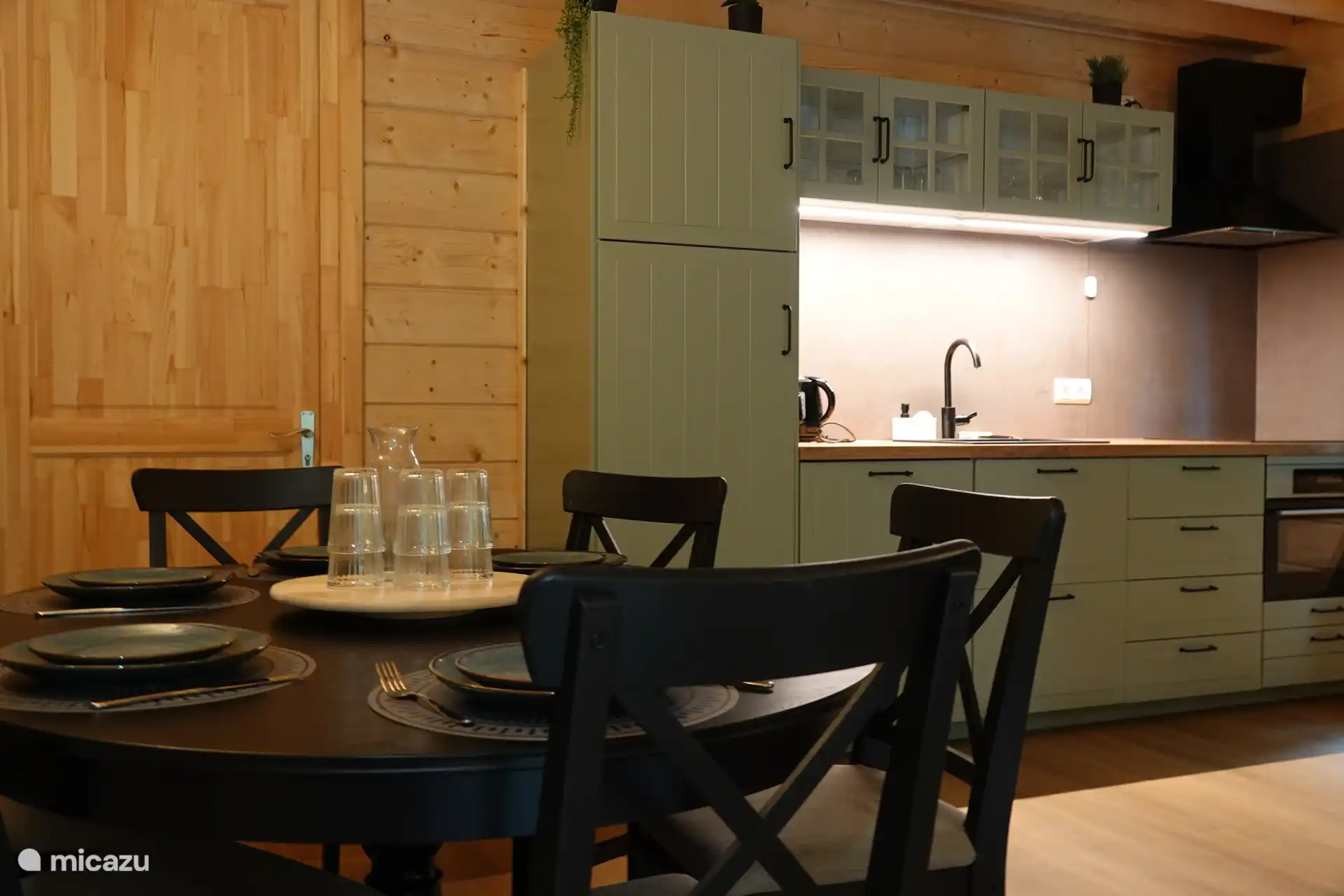 Esszimmer und Küche