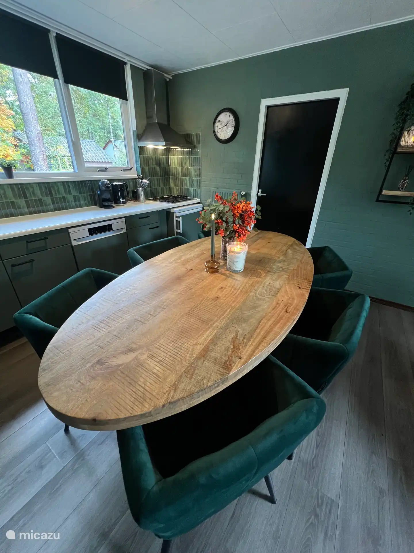 Großer Tisch für herrliche Spielenachmittage 