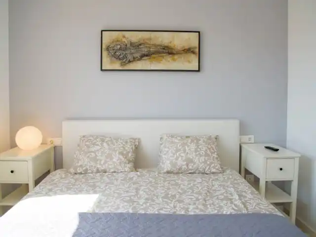 Location de Vacances Espagne, Costa Blanca, Alicante, appartement - Cinco Soles-Spacious Beach Apartment Chambre principale avec salle de bain attenante