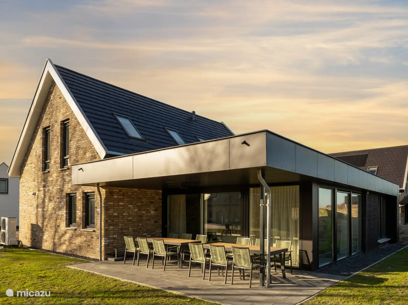 Holiday house in Nieuwvliet-Bad – Bathhouse Wind Pool | Micazu