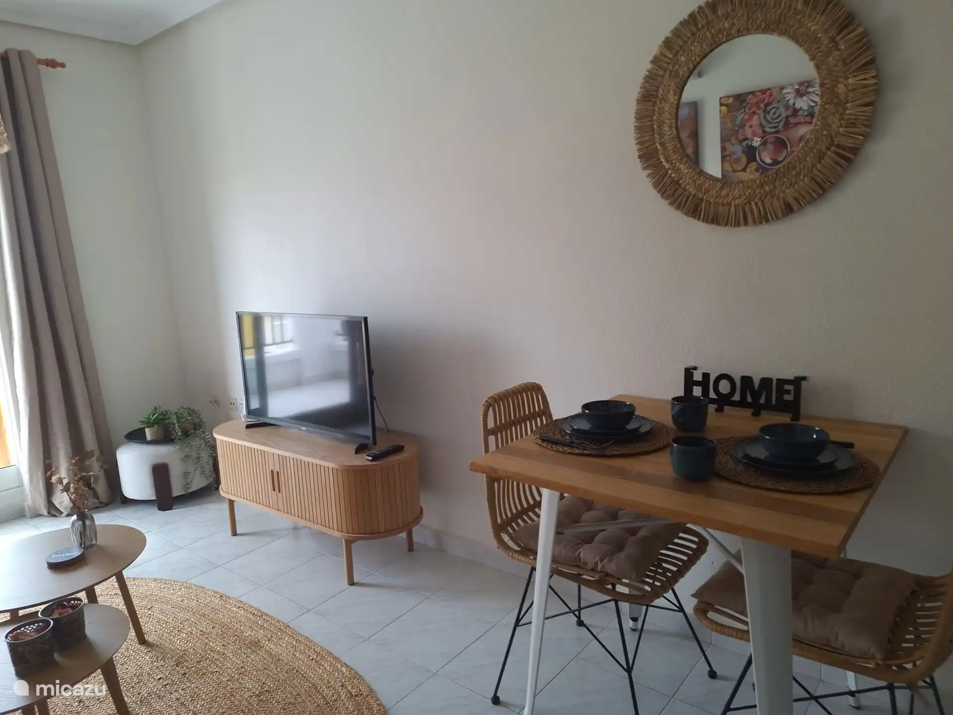 Essbereich und TV-Schrank