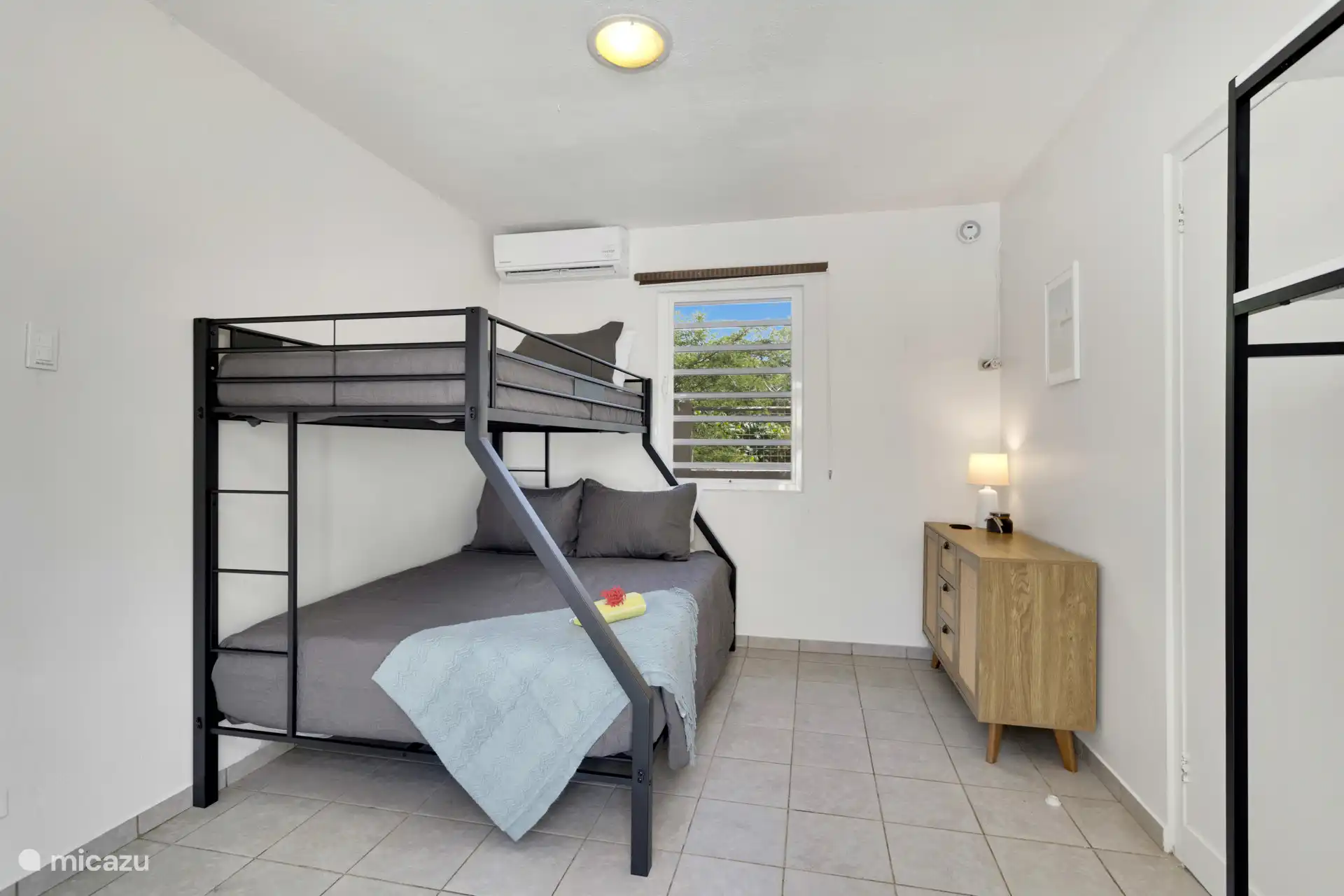 Dormitorio #3 con literas