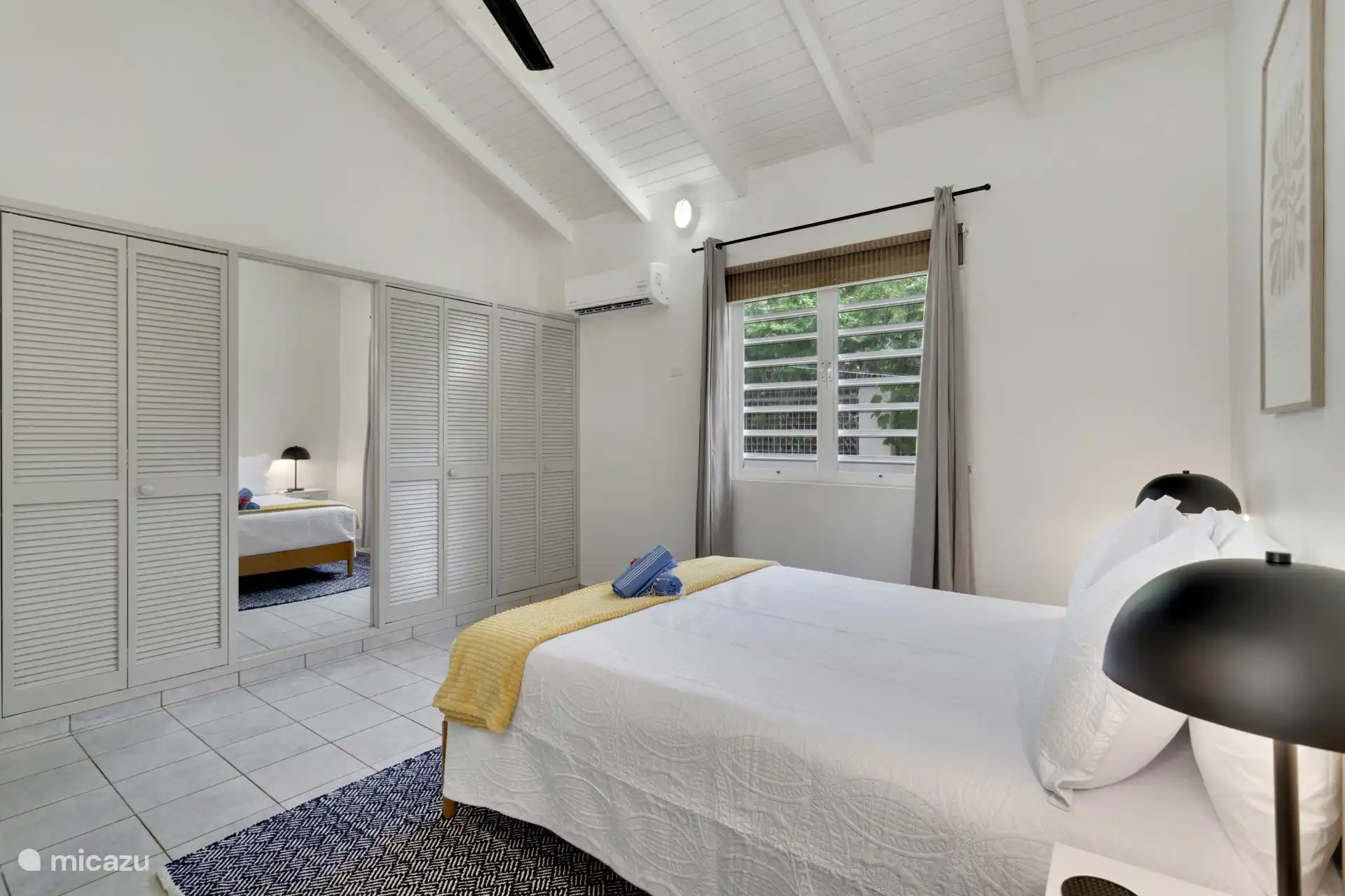 Dormitorio #2 con baño compartido (con dormitorio #3).  