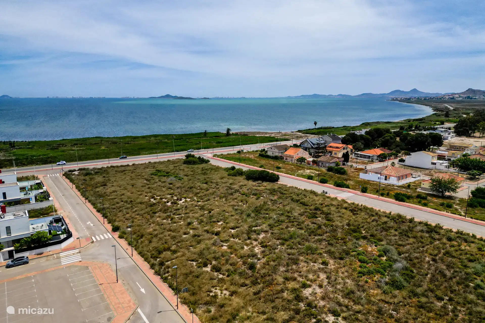 vista al mar y pequeña playa
