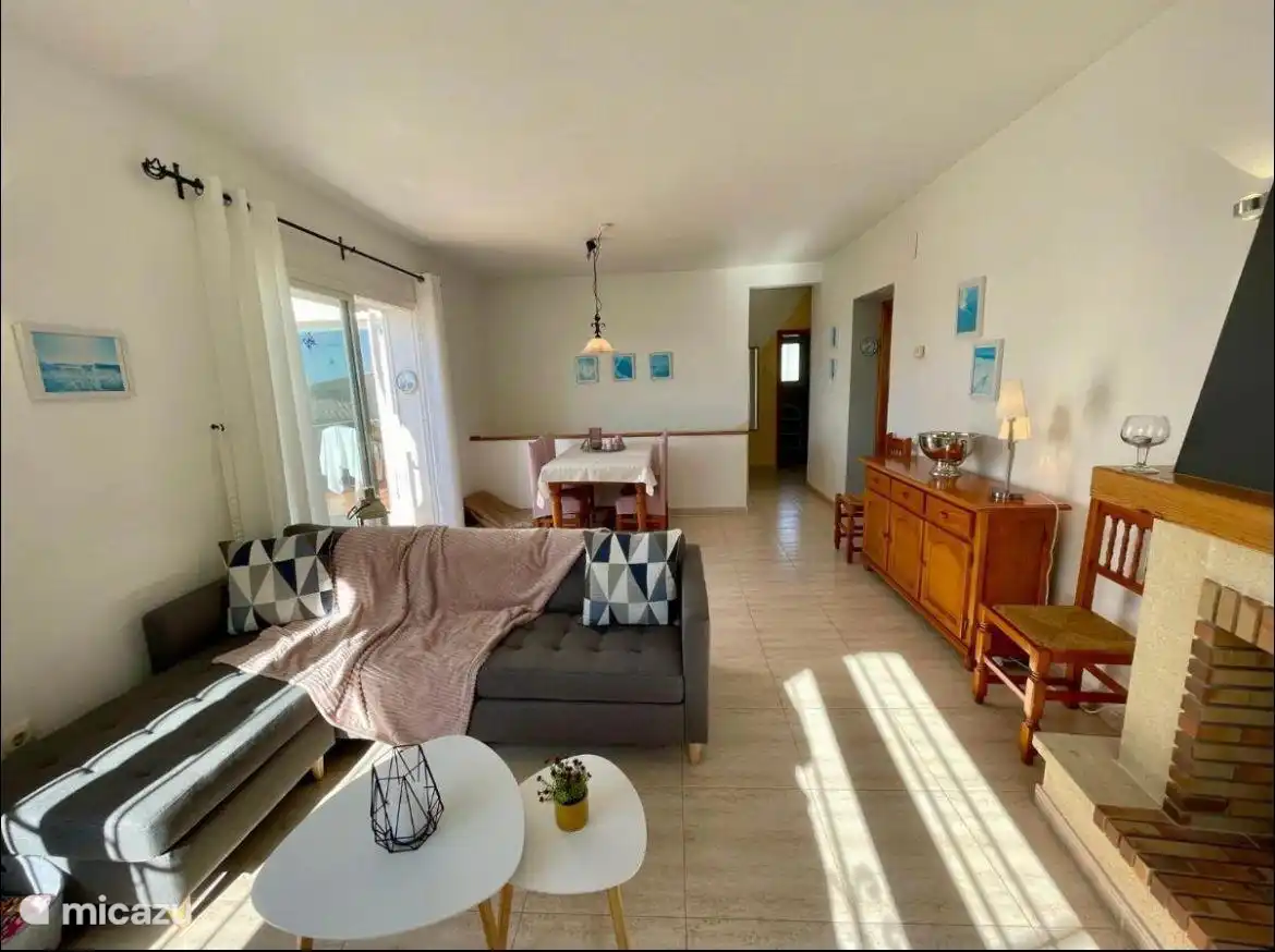 Wohnzimmer und TV-Ecke