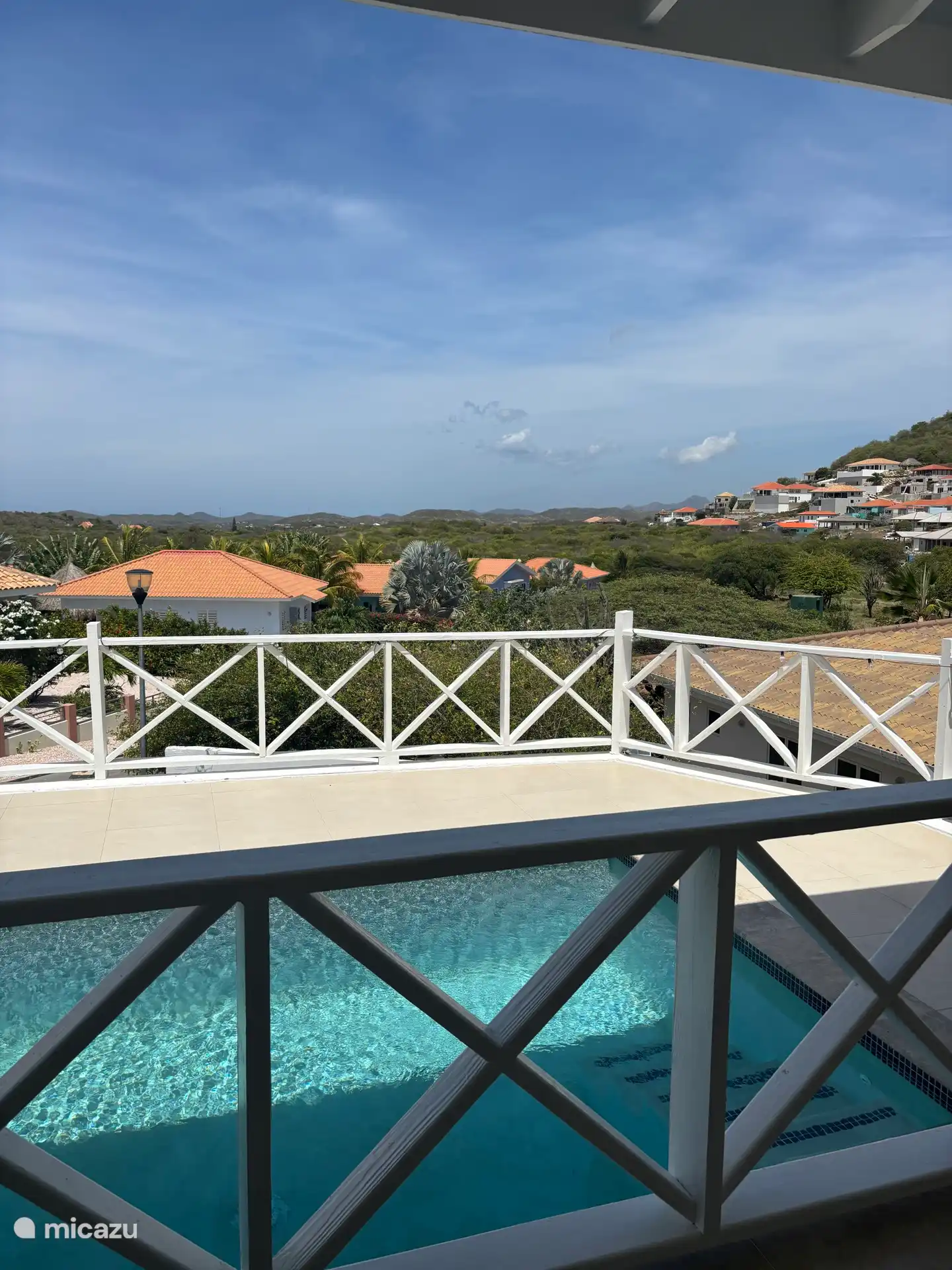 Una foto no puede transmitir la impresionante vista que tienes desde el techo de la villa