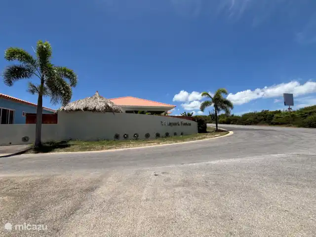 Location de Vacances Curaçao, Banda Abou (ouest), Barber, villa - Villa de luxe -panormisch/Piscine privée La fontaine Villapark est équipée d’une sécurité 24h/24 et 7j/7 et la sécurité passe également dessus le soir.