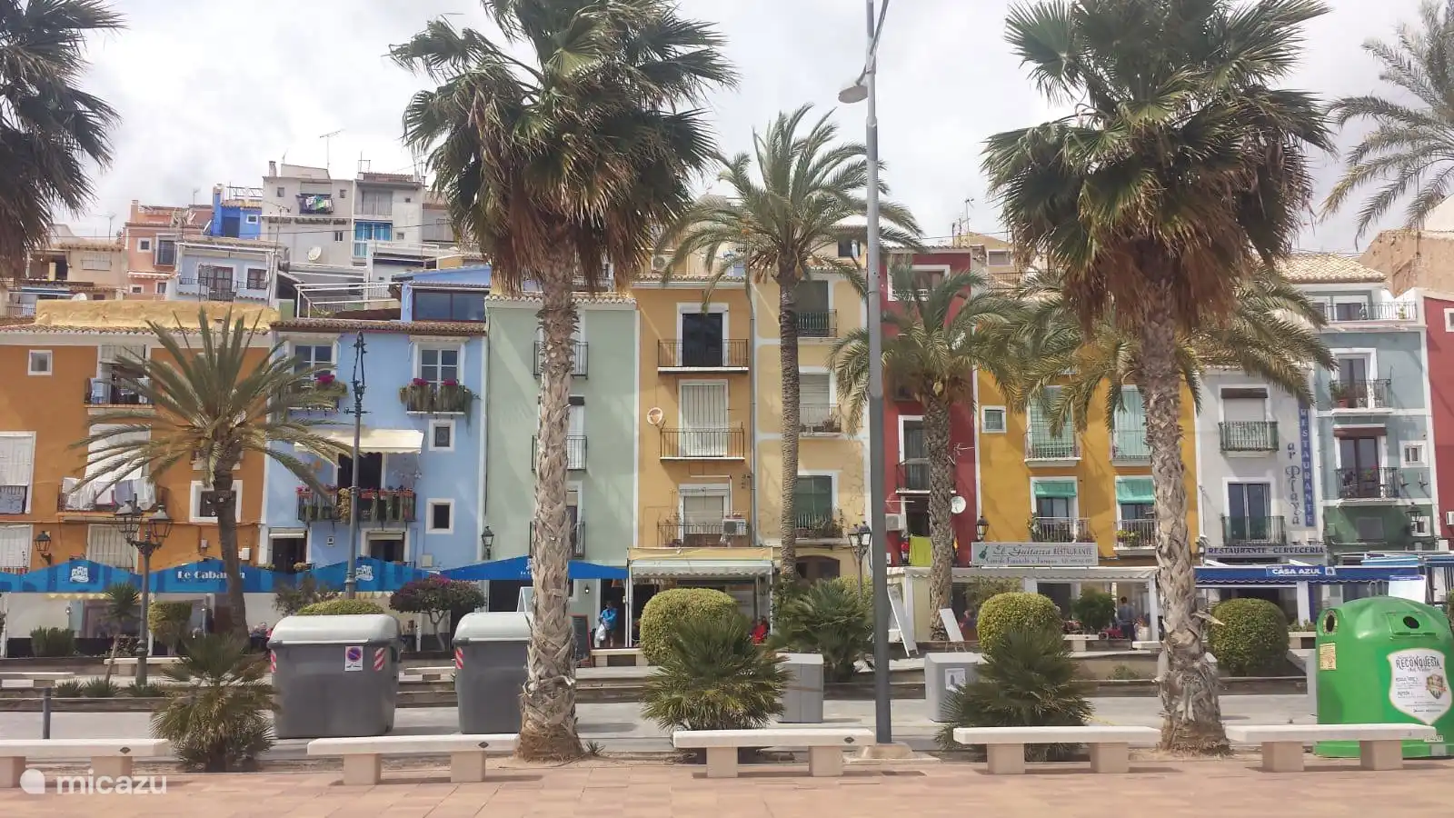 Vila Joisia ist ein niedliches Dorf mit einem wunderschönen alten Kern, direkt am weißen Strand der Costa Blanca. Gut ausgestattet mit kulinarischen Restaurants und schnellen Tapas. 