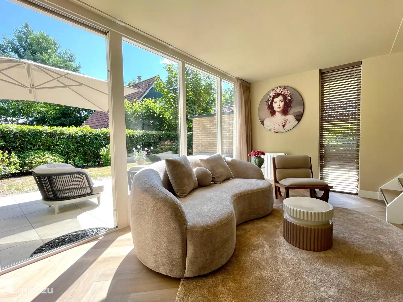 Sonniges und helles Wohnzimmer