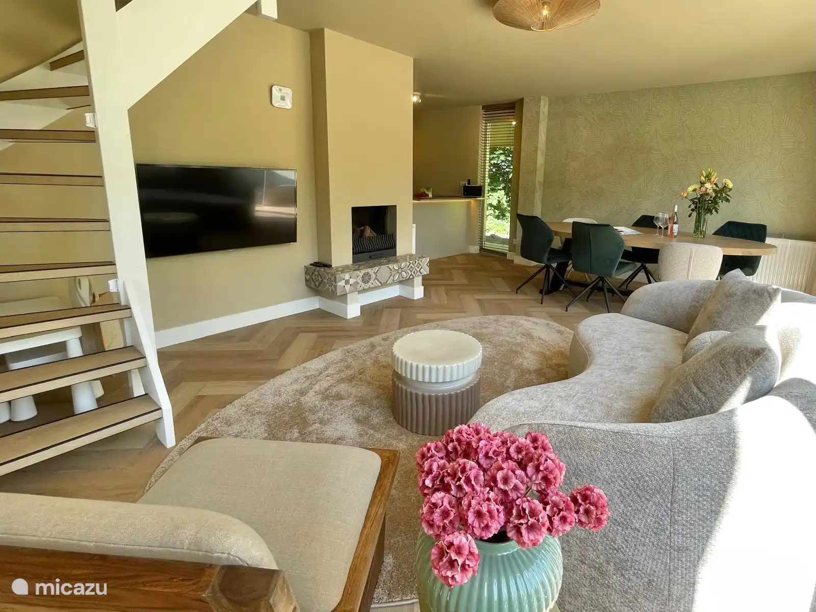 Sonniges und helles Wohnzimmer