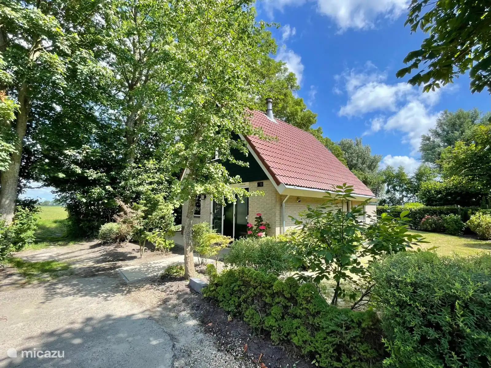 Renoviertes Ferienhaus für 6 Personen mit schönem, sonnigem Garten in einem kleinen und ruhigen Ferienpark. 