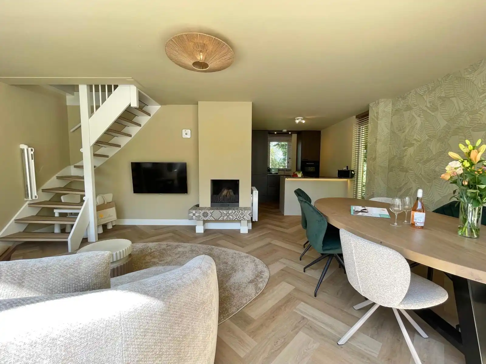 Sonniges und helles Wohnzimmer