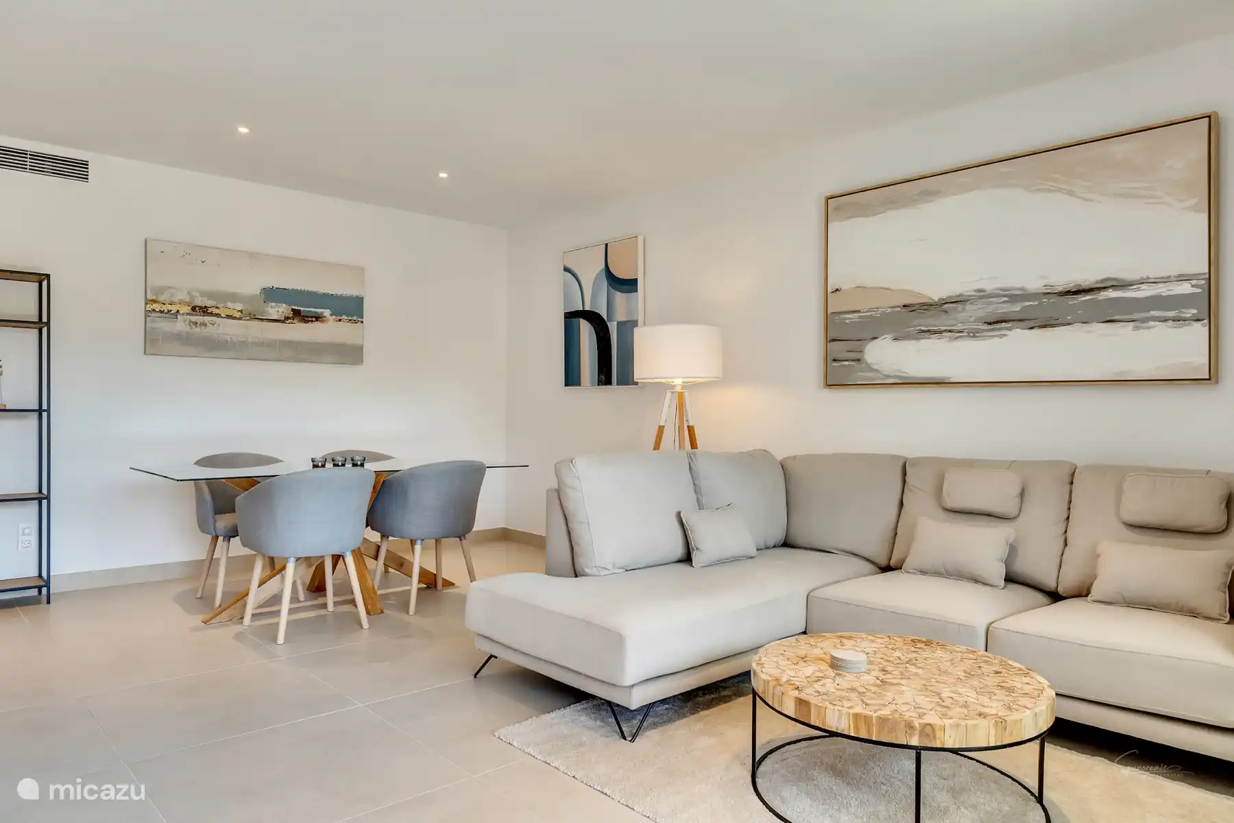 Komfortable Einrichtung mit Chez Longue Sofa