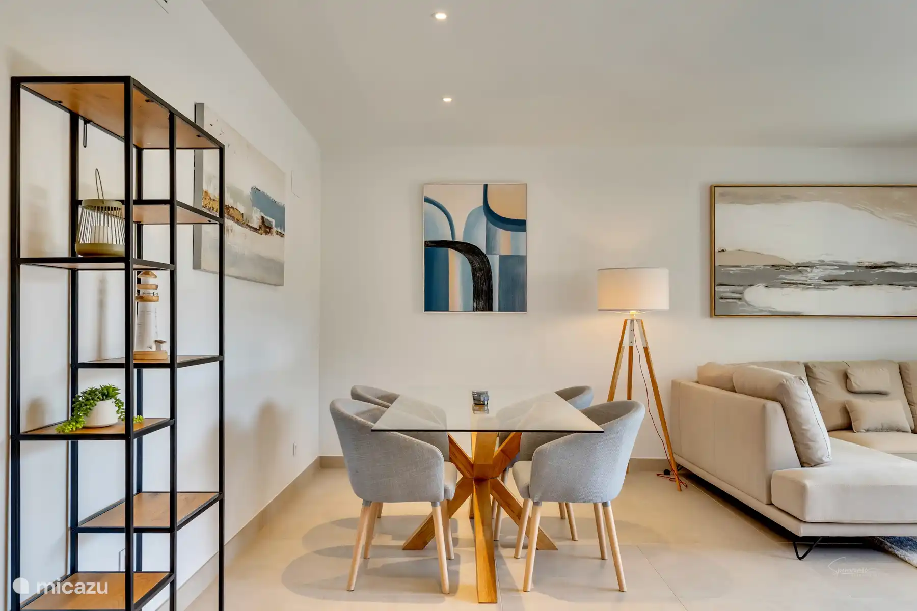 Esstisch im Wohnzimmer