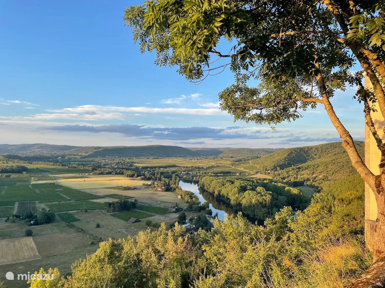 Blick auf das Grundstück in Belaye