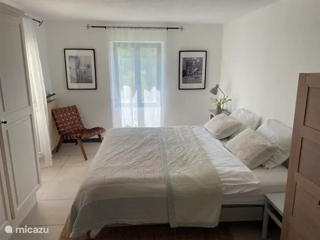 Schlafzimmer mit 2 Einzelbetten von 90 x 200 cm