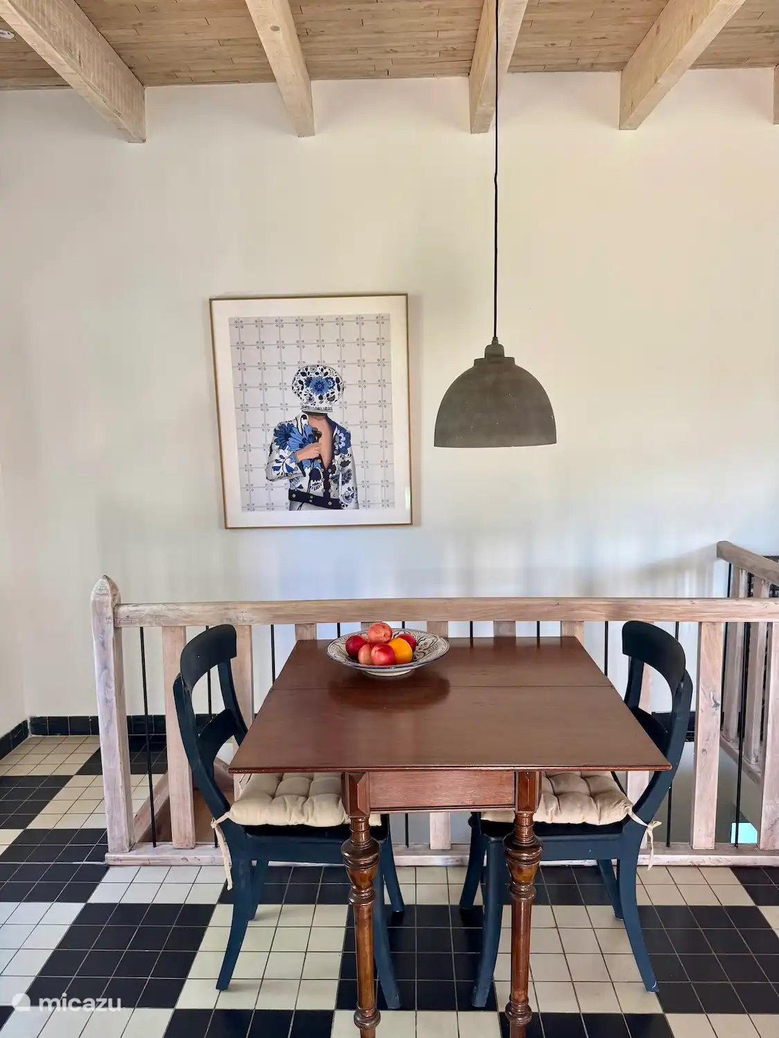 Mesa de comedor acogedora