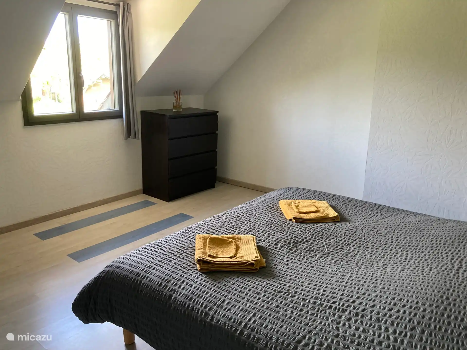 Zimmer New-York Bett 180cm breit