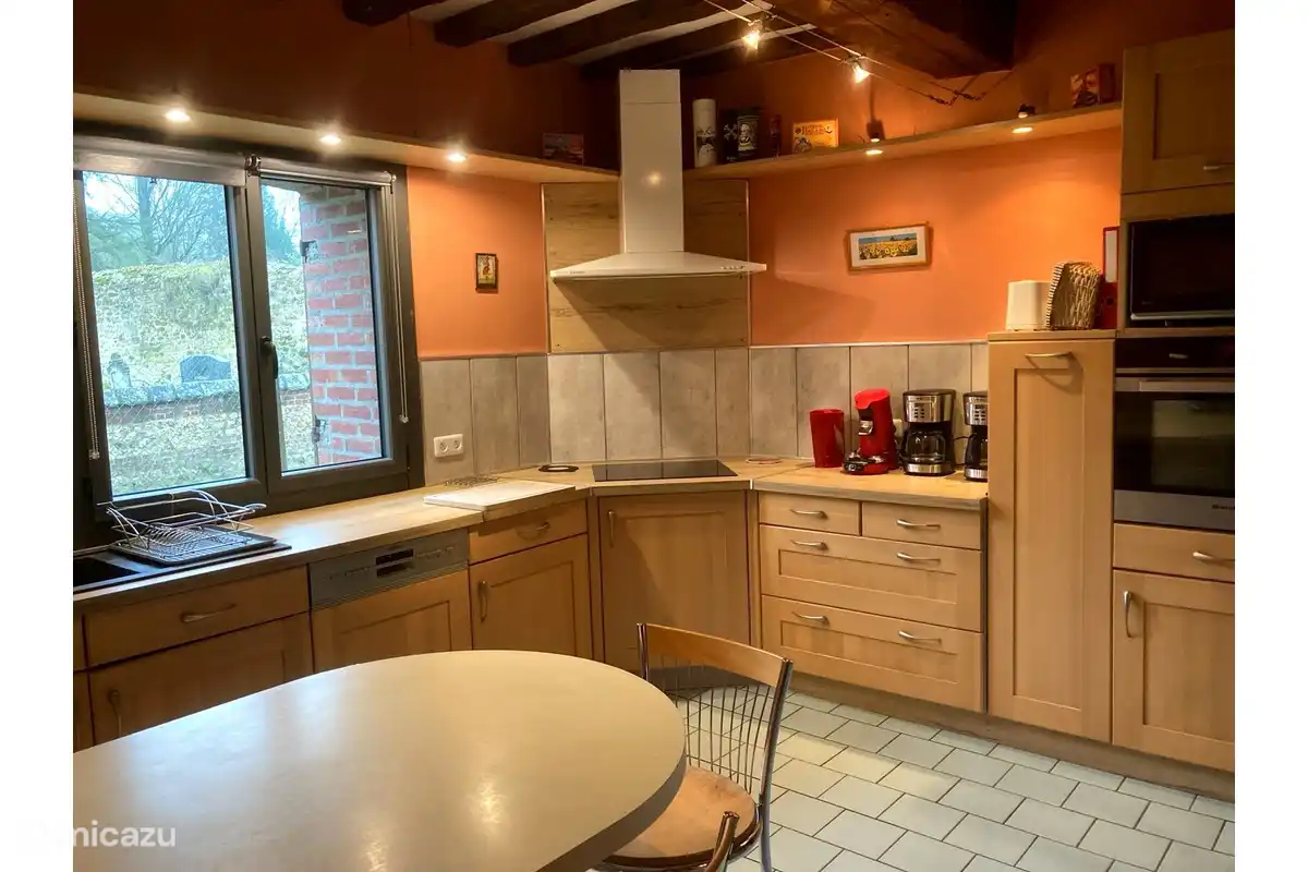 Voll ausgestattete Küche