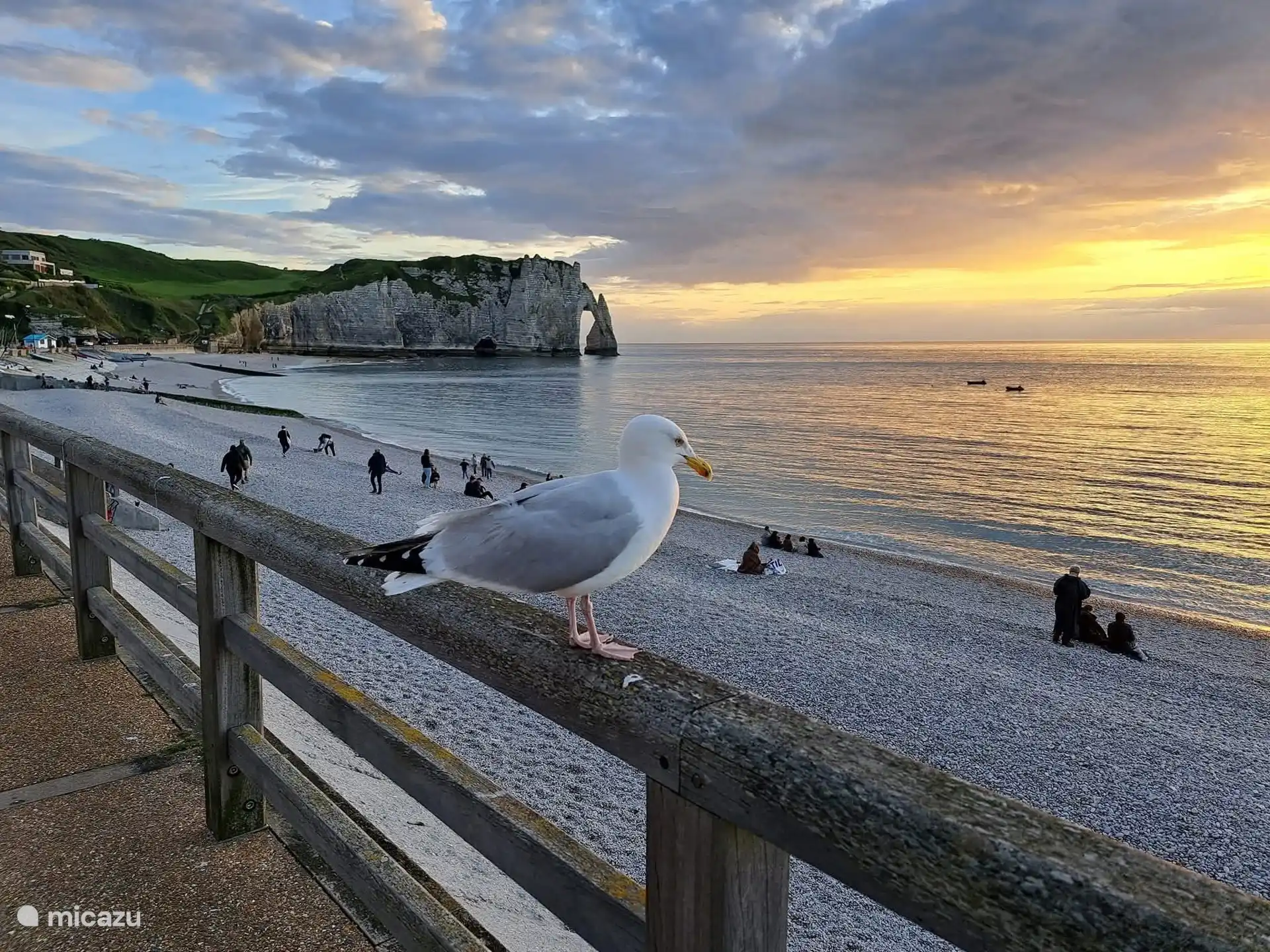 Sonnenuntergang am Strand von Etretat