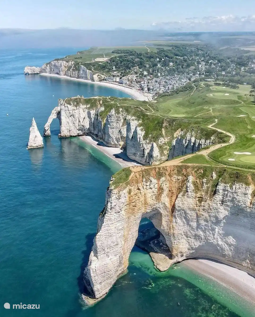 Etretat mit seinen majestätischen Klippen